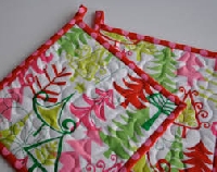 AQ: A Pair of Quilted Christmas Potholders!