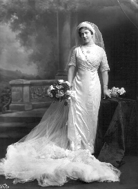 Altered Tag Swap: Vintage Bride