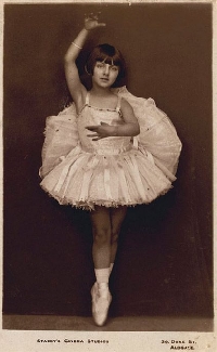 VJP: Tiny Dancer Vintage 4x4 Journal Page