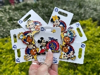 DISNEY PIN TRADING SWAP