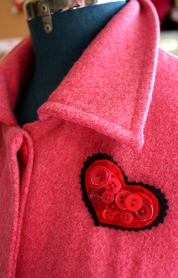 I love buttons brooch!